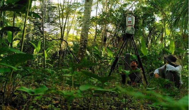Researchers make a 3-D scan of a forest near Puerto Maldonado, Peru, for carbon-offset rating startup Sylvera. PHOTO: MIRO DEMOL/SYLVERA