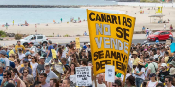 Mass Protests Erupt in the Canary Islands, Demanding Sustainable Tourism